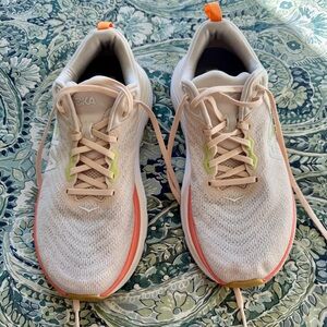 Hoka Women's Gaviota 5 wide, 9.5